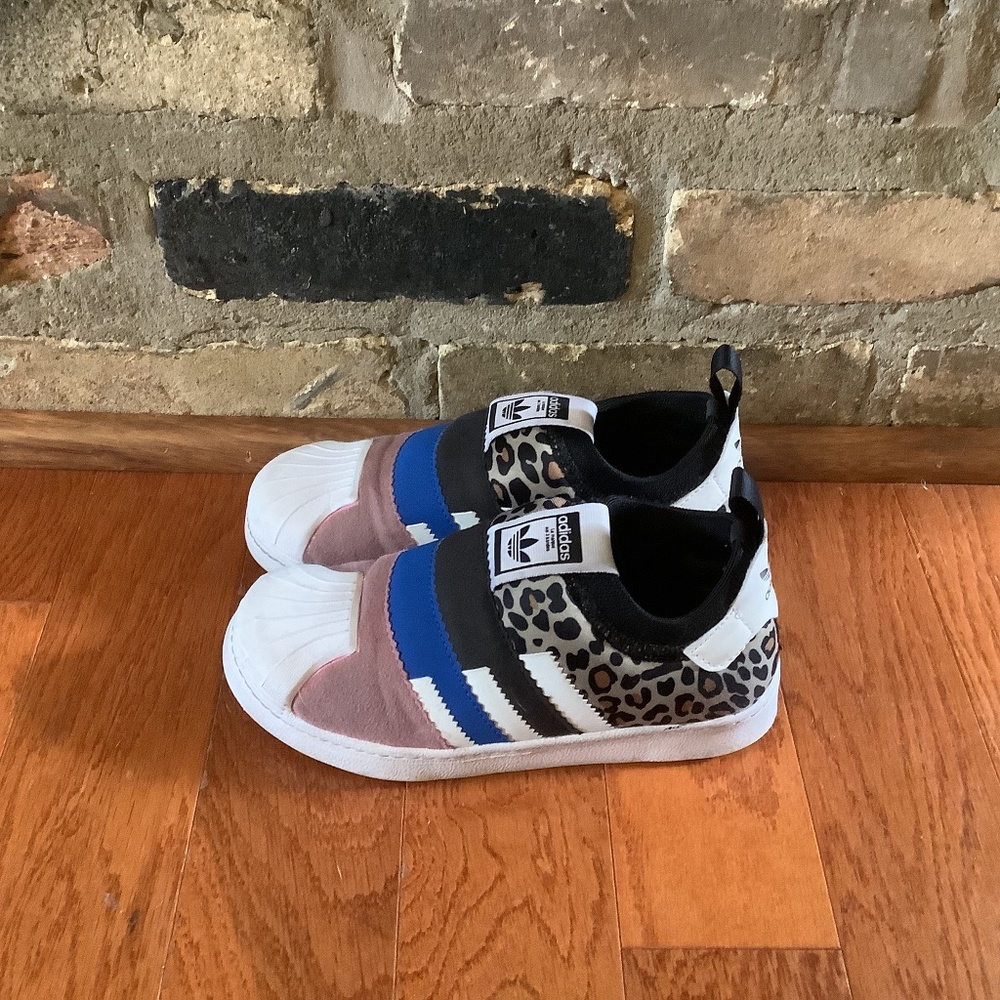 Adidas kids sneakers, size 13.5, very good condition